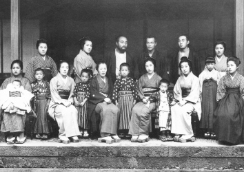 First Anniversary of the Sixth Bunkichi’s Death - commemorative photograph of the Ito Family 